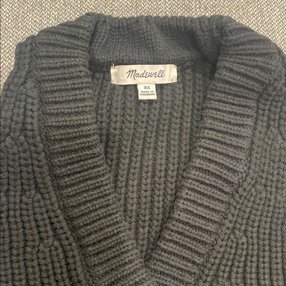 Madewell Black Ribbed Knit Button Vest with Contrast Buttons - Picture 2 of 3